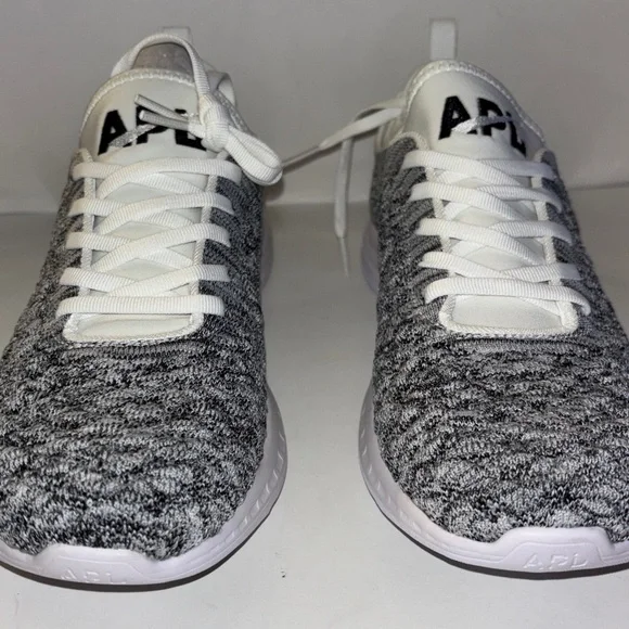 APL TechLoom Breeze Men 7.5 Gray White Knit Running Sneaker Lightweight Shoe NEW